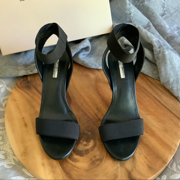 BCBGeneration Black Size 7 - 3 inch heel - Picture 4 of 7
